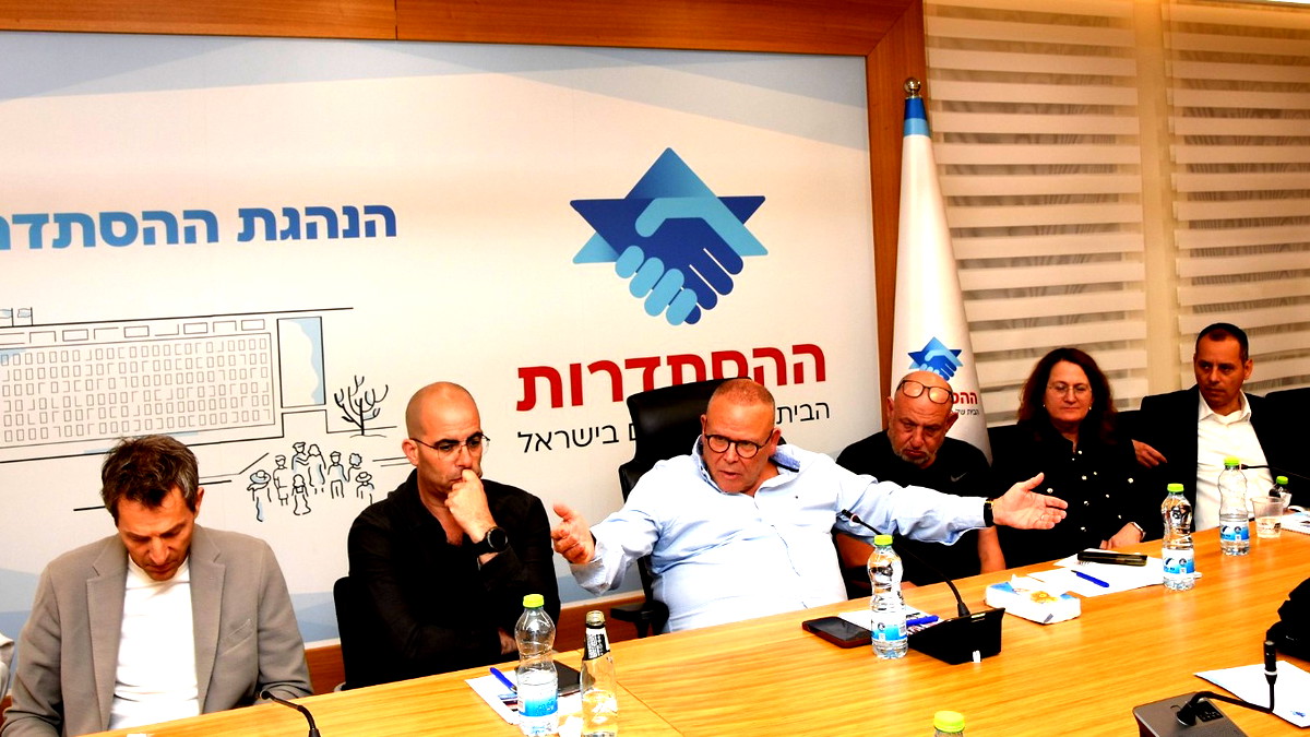 رئيس الهستدروت ورؤساء القطاع التجاري والمالي والجهاز الطبي وقطاع الهايتك: لن نسمح بانهيار الديمقراطية 