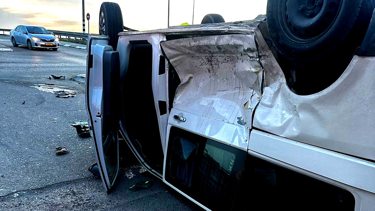 النقب: اصابة 10 اشخاص اثر حادث طرق على شارع 25