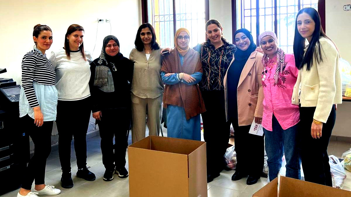 كفرقرع: طواقم جمعية "اوتي" تُنضم وتدعم مبادرة مديرات وطواقم الروضات الاتصالية في جمع الطرود الغذائية