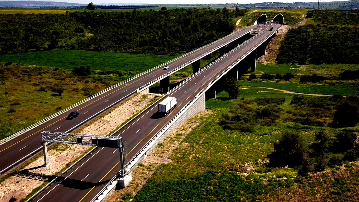 لأول مرة على الطريق رقم 6: خصم بنسبة 50% للمركبات الثقيلة خلال ساعات الصباح الباكر ابتداءً من الأسبوع المقبل