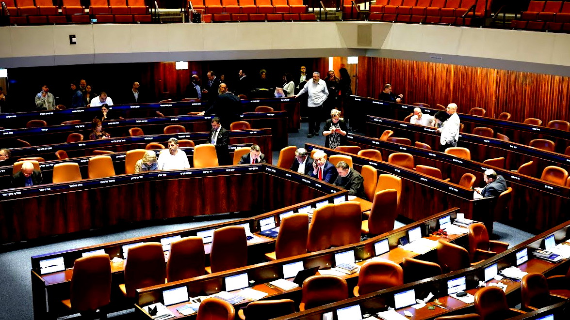 الكنيست يمرر قانونًا يغير قواعد تعيين القضاة ويثير جدلاً واسعًا