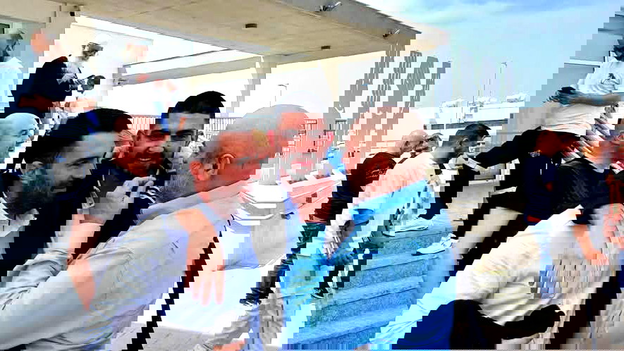 بعد عام ونص من الاعتقال: محكمة قبرص تقرر إطلاق سراح الشبان من مجد الكروم بعد اتهامهم باغتصاب سائحة بريطانية