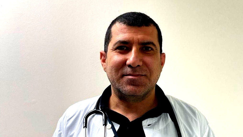 بخبرته الواسعة ونهجه الإنساني: الدكتور حسين صفدي يعزّز الخدمات الطبية في صفد والشمال