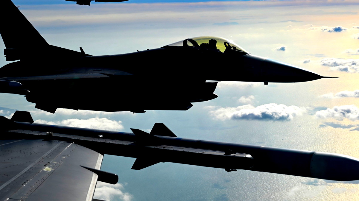 القناة 14 العبرية: هجوم وشيك وغير مسبوق على إيران قد يكون الأكبر منذ الحرب العالمية الثانية