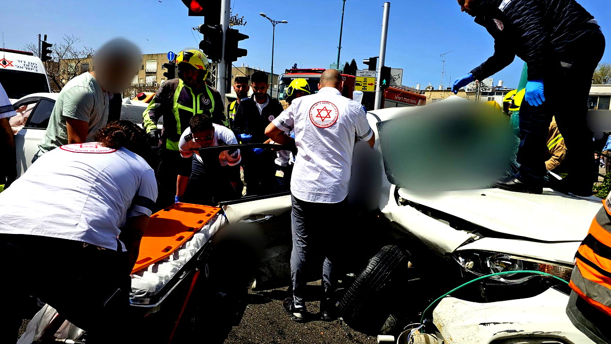 حيفا: اصابة شخصين بجراح خطيرة وطفيفة جراء حادث طرق