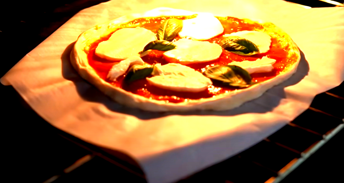 طريقة عمل بيتزا مارغريتا نابوليتانا الأصلية بالنكهة الإيطالية الأصيلة 