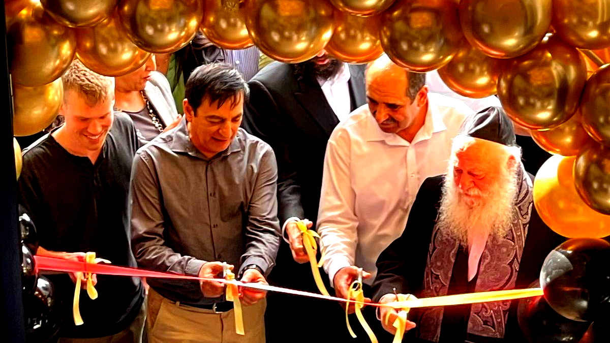 بحضور رسمي وجماهيري- افتتاح وتدشين أربعة مبانٍ ضخمة في المزرعة من ضمنها مبنى المجلس المحلي