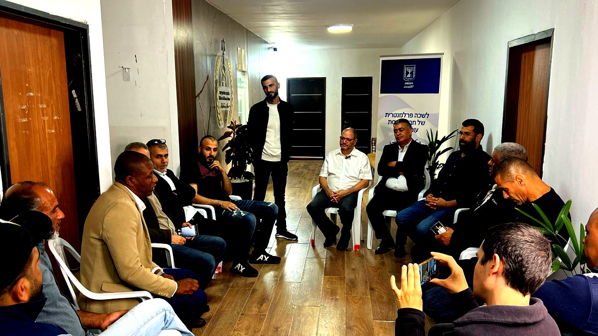 النائب عوفر كسيف يفتتح مكتبه البرلماني في مدينة رهط بحضور لفيف من أهالي النقب