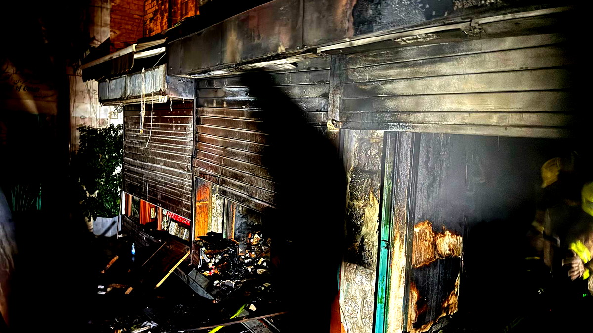 السيطرة على حريق اندلع في عدد من الحوانيت قرب كنيسة القيامة بالقدس دون وقوع إصابات