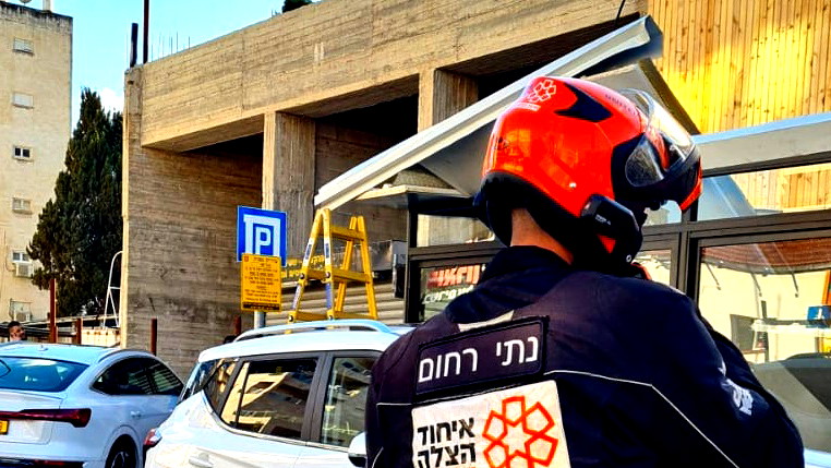 حوادث العمل| نتانيا: إصابة عاملين جراء سقوطهما داخل محل تجاري.. أحدهما بحالة متوسطة