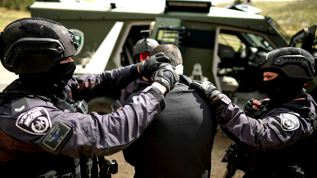 اعتقال شخص من سكّان الضفة الغربية بشبهة تنفيذ عملية دهس أمس الاثنين بالقرب من الخليل