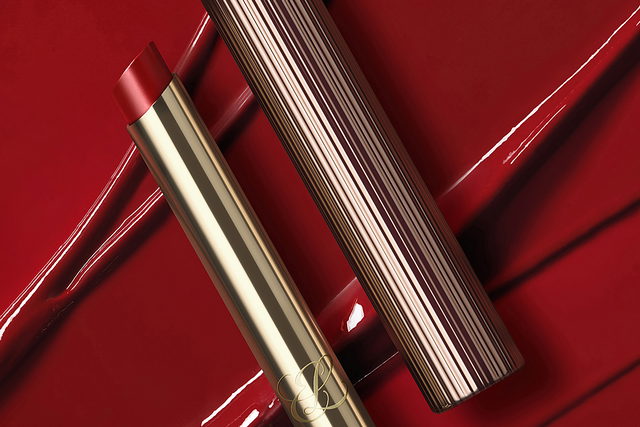 الماركة التجارية الفاخرة للمكياج والعناية إستي لاودر تطلق مجموعة جديدة من أحمر الشفاه Estée Lauder Pure Color Explicit