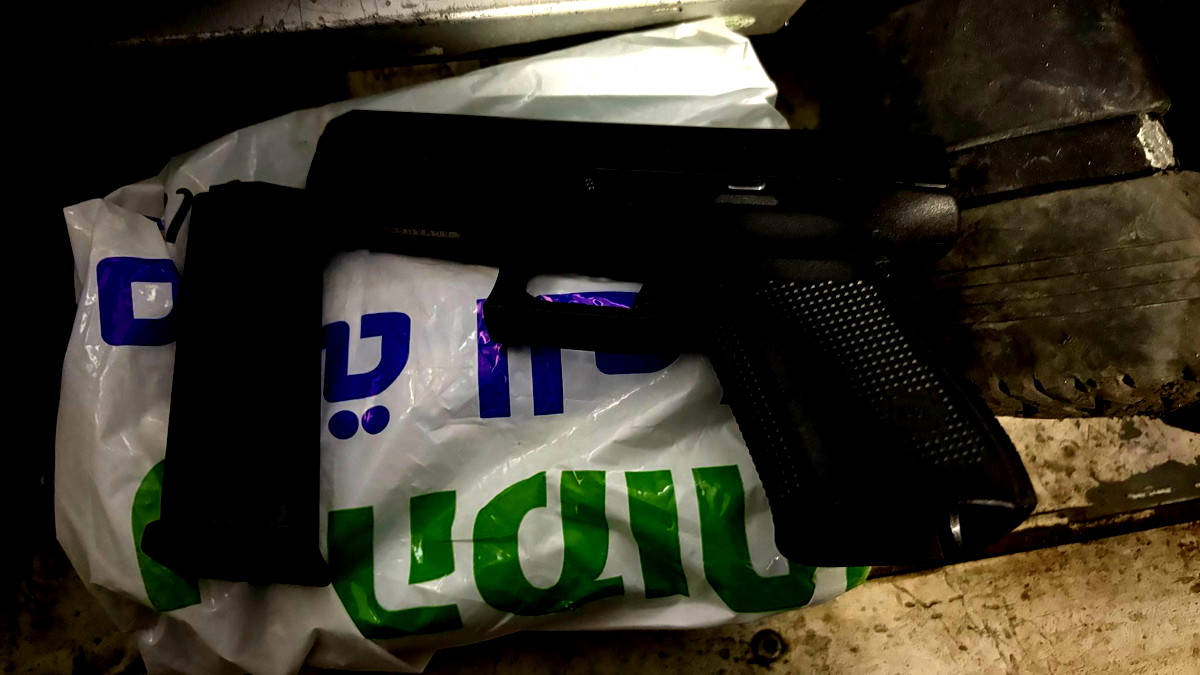 اعتقال 5 اشخاص من الرملة والطيرة وكفربرا بشبهة حيازة اسلحة وسائل قتالية