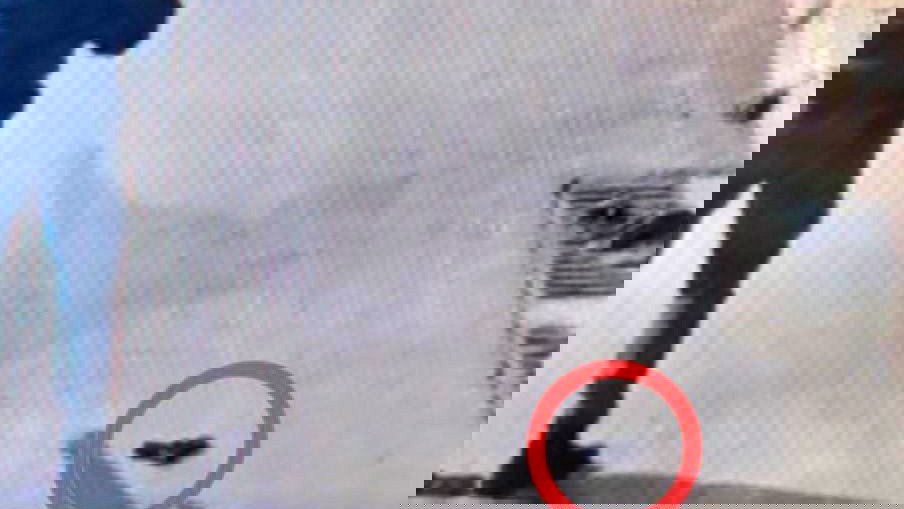 توثيق - مطاردة شرطية تنتهي بتوقيف شاب (33 عامًا) من دير الأسد بعد ضبط مسدس ألقاه من نافذة مركبته أثناء الهروب