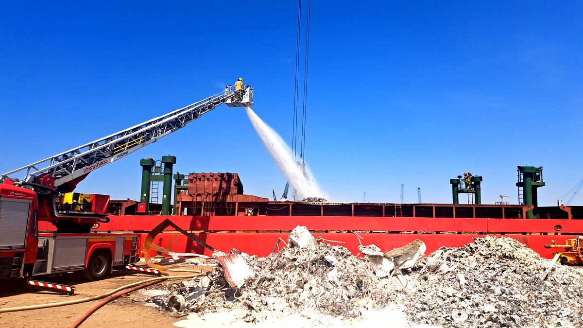 حيفا: حريق في سفينة بميناء الكيشون دون وقوع إصابات