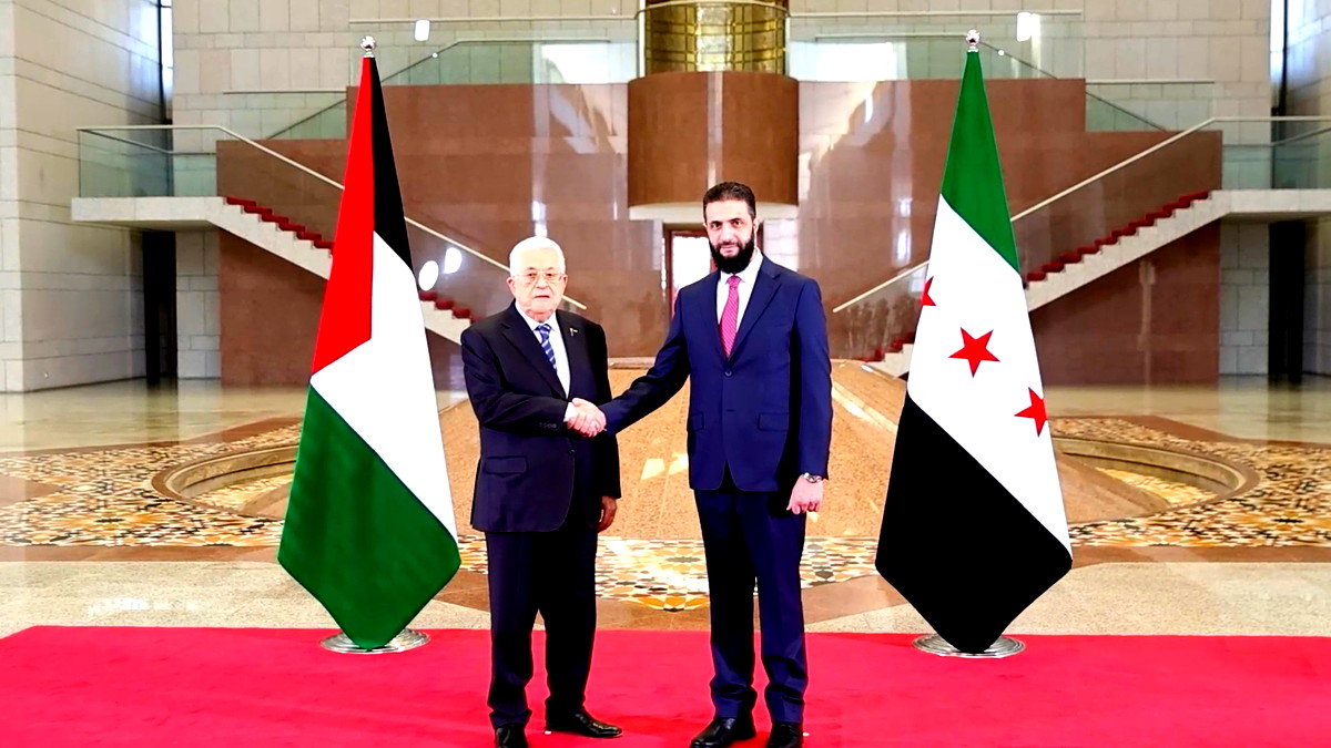 احمد الشرع يستقبل الرئيس الفلسطيني محمود عباس في قصر الشعب