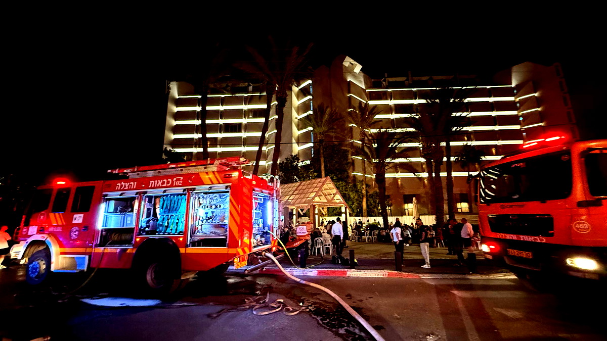 اندلاع حريق في فندق بطبريا وإصابة عدد من الأشخاص جراء استنشاق الدخان