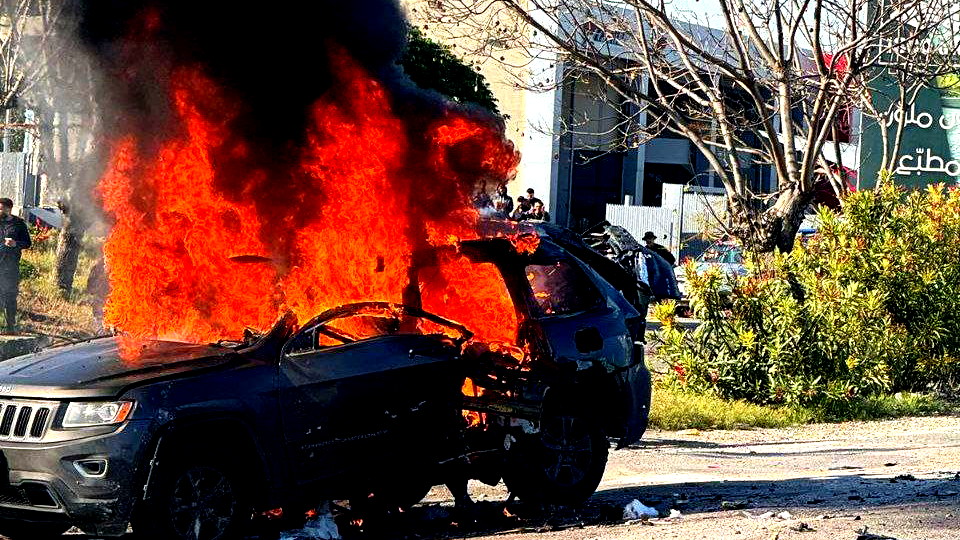 تصعيد جديد في الجنوب اللبناني: غارة إسرائيلية تستهدف مركبة على أوتوستراد صيدا