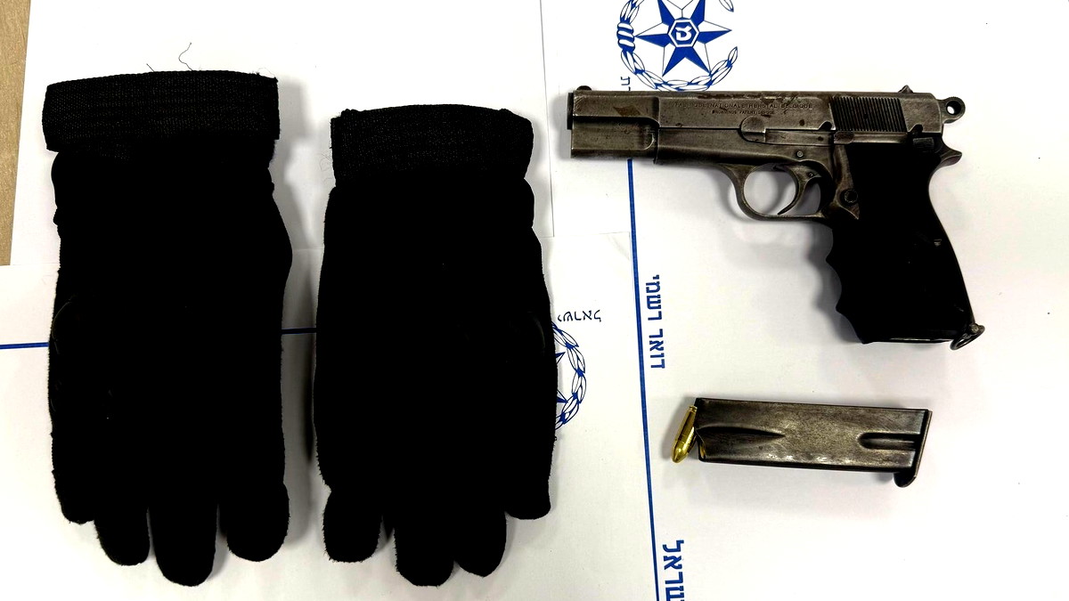 ضبط مسدس بحوزة شابين في ام الفحم