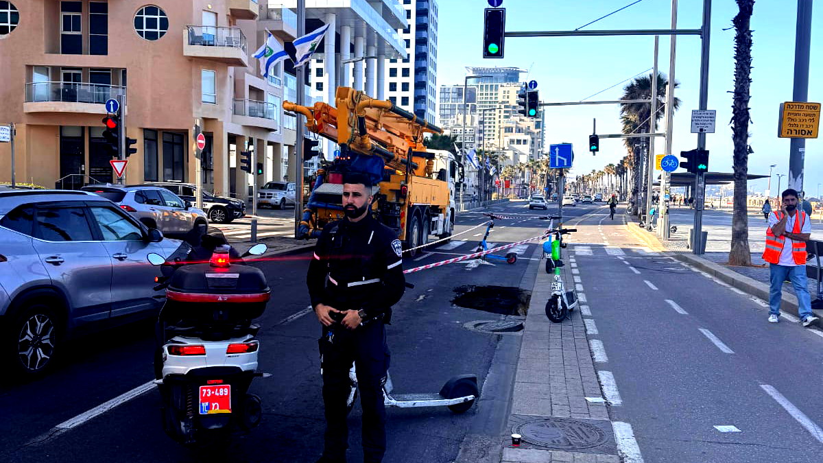 انهيار شارع في تل أبيب: الشرطة تغلق الطريق وتوجّه حركة السير