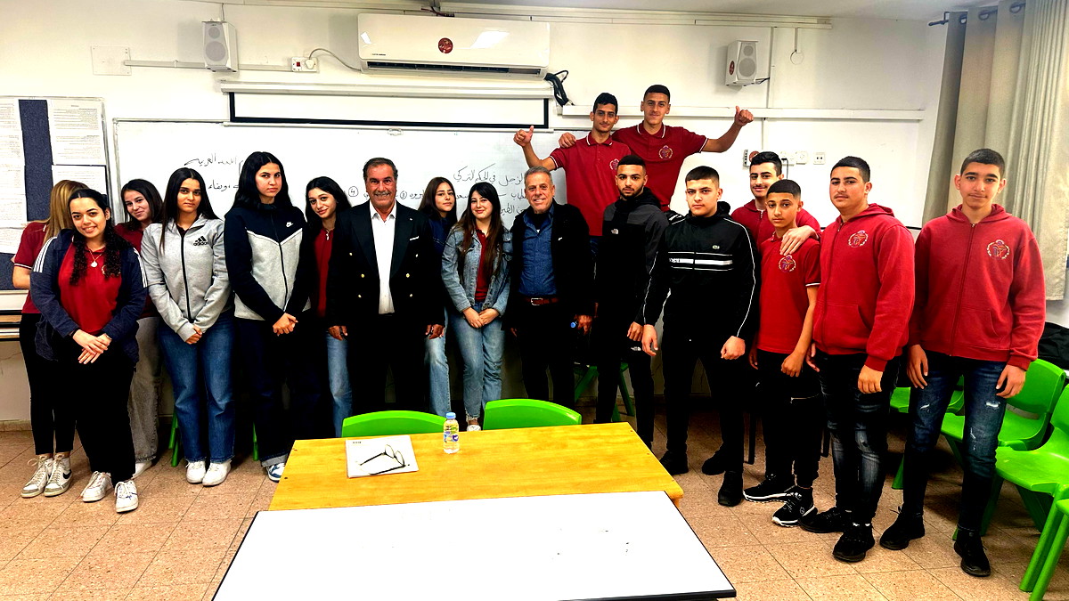 احتفاء باللّغة العربيّة ومن أجل تعزيز انتماء طلّابنا لها: مدرسة "الحكمة" الشّاملة في كابول تستضيف أعضاء الاتّحاد القطريّ للأدباء الفلسطينيّين