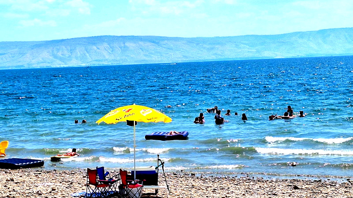 حالة الطّقس: تتأثر البلاد بكتلة هوائية حارة وجافة ويطرأ ارتفاع ملموس على الدّرجات