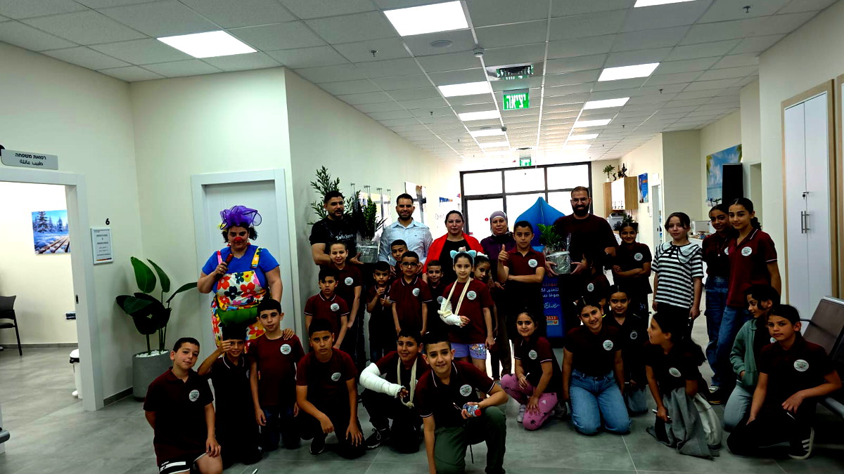 طلاب الزيتون في كفرمندا يكرّمون أطباء أوليا أمورهم بمناسبة يوم الطبيب العالمي