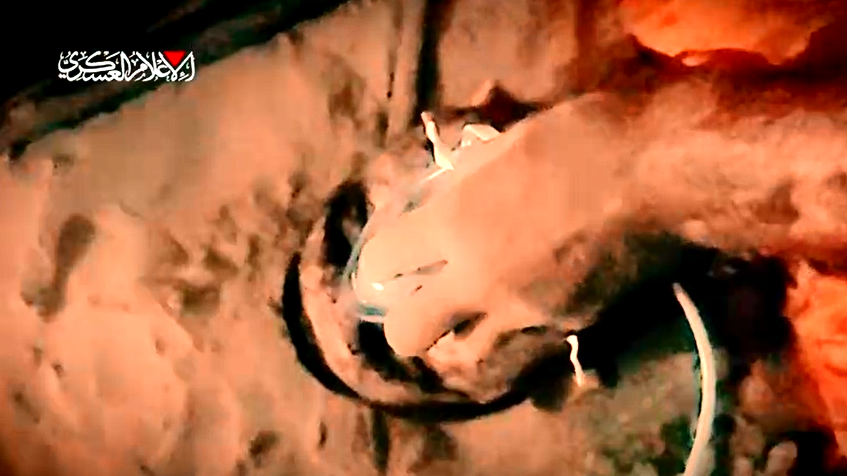  كتائب القسام تنشر: عملية إنقاذ أسرى إسرائيليين من نفق قصفه الجيش الإسرائيلي قبل عدة أيام