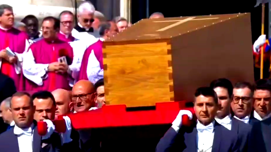 بحضور العشرات من الشّخصيات السّياسية حول العالم| بدء الاستعدادات لمراسم دفن جثمان البابا فرنسيس في العاصمة روما