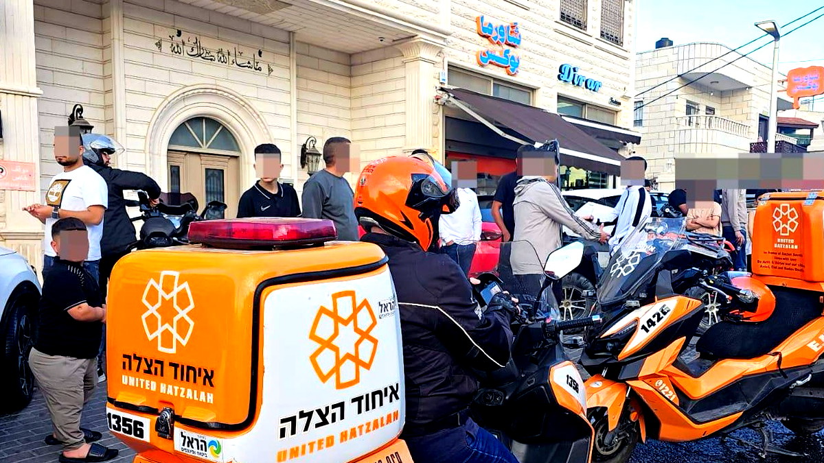 اصابة شاب بجراح خطرة بحادث تركترون في صور باهر بالقدس