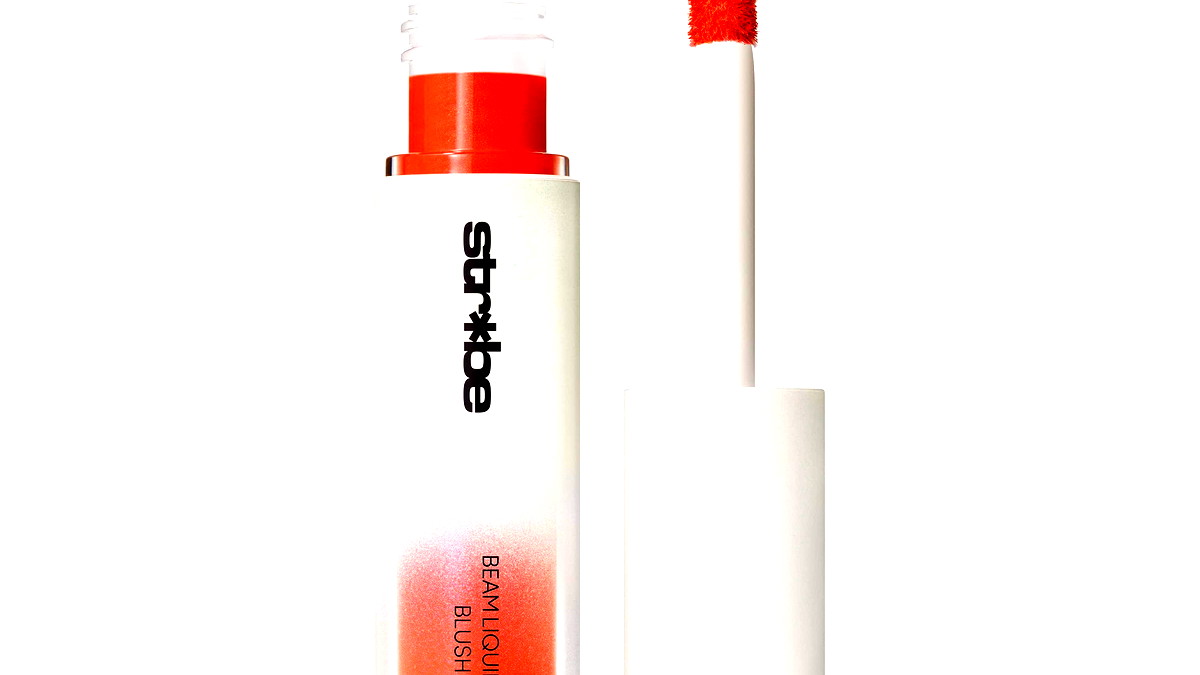 ماركة المكياج العالمية M·A·C تقدّم مجموعة Strobe الجديدة MAC Strobe Glow