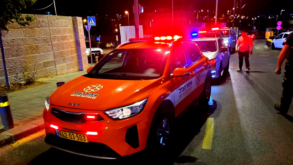 القدس: اصابة شابين بجراح خطيرة ومتوسطة خلال شجار بين عائلتين بحي الشيخ جراح