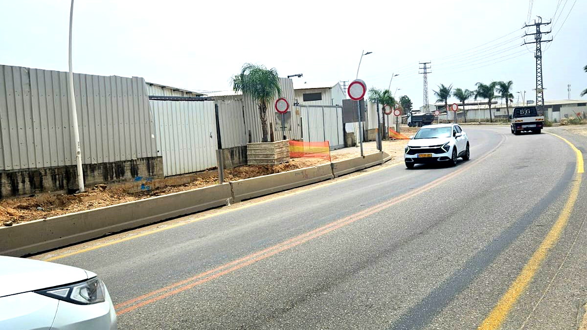 إهمال متواصل في ترميم طريق الشارع الرئيسي لكفر برا وسط احتجاج واسع من قبل المواطنين