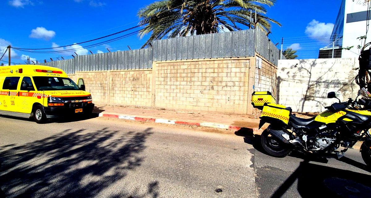 إصابة متوسطة لرجل إثر انقلاب مركبته بالقرب من يركا 