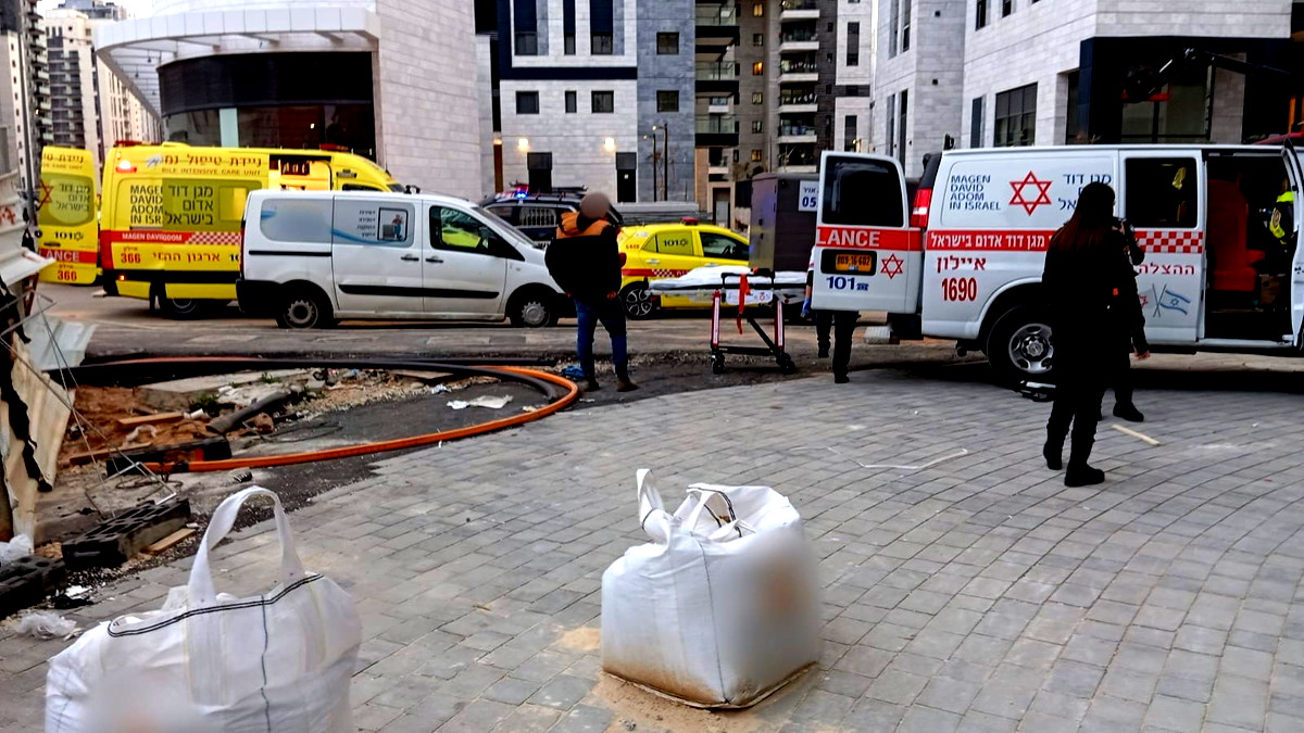 حوادث العمل! شاب (30 عامًا) بحالة خطيرة إثر سقوطه عن ارتفاع خلال عمله بورشة بناء في باقة الغربية