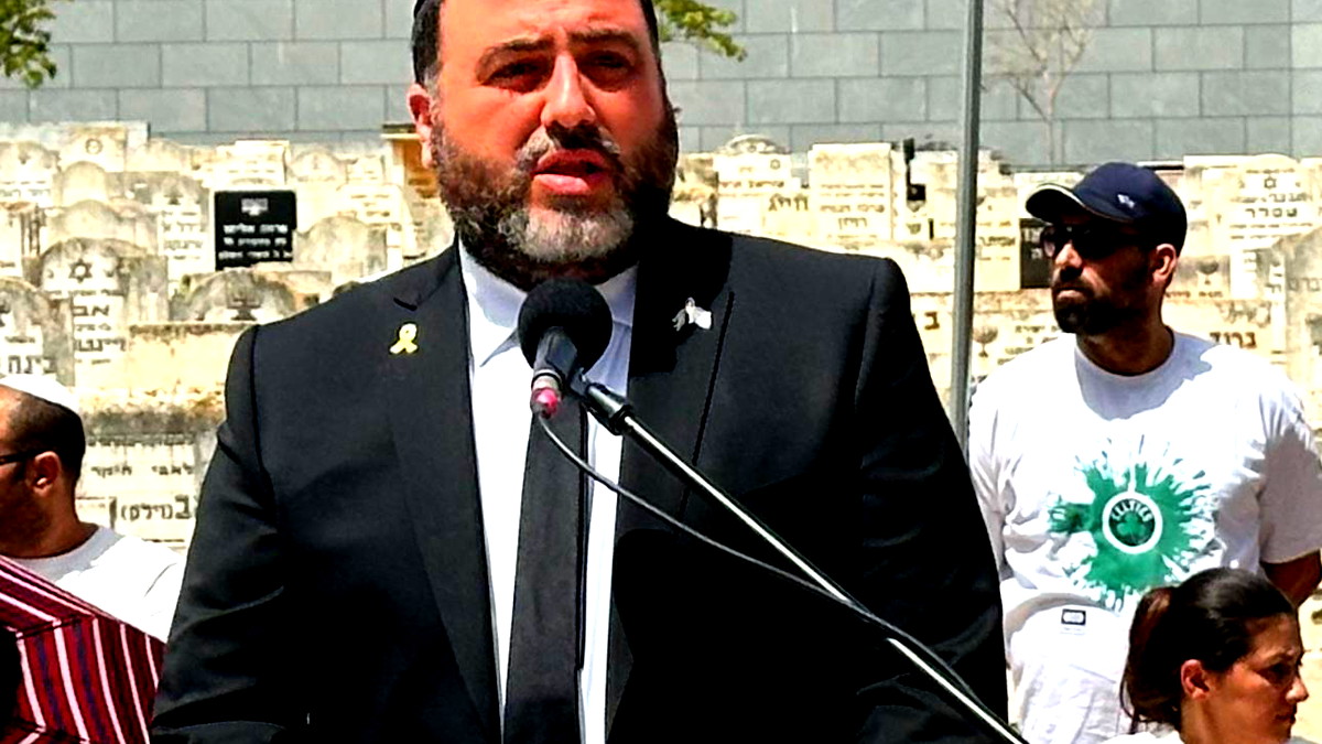 بحجة الإعتداءات التي ترتكب بحق دروز سوريا -  وزير الداخلية الإسرائيلي يطالب الحكومة بالتدخل الفوري