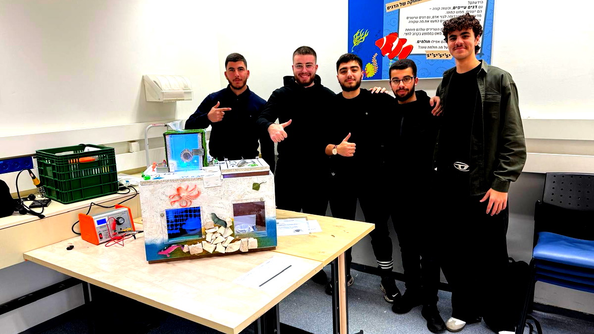 "الأهلية" تتميّز بإنجازات مشرّفة بمسابقة "الخزنات" بمعهد وايزمن