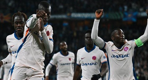 تشيلسي يسحق يورغوردينس السويدي ويقترب من نهائي دوري المؤتمر 