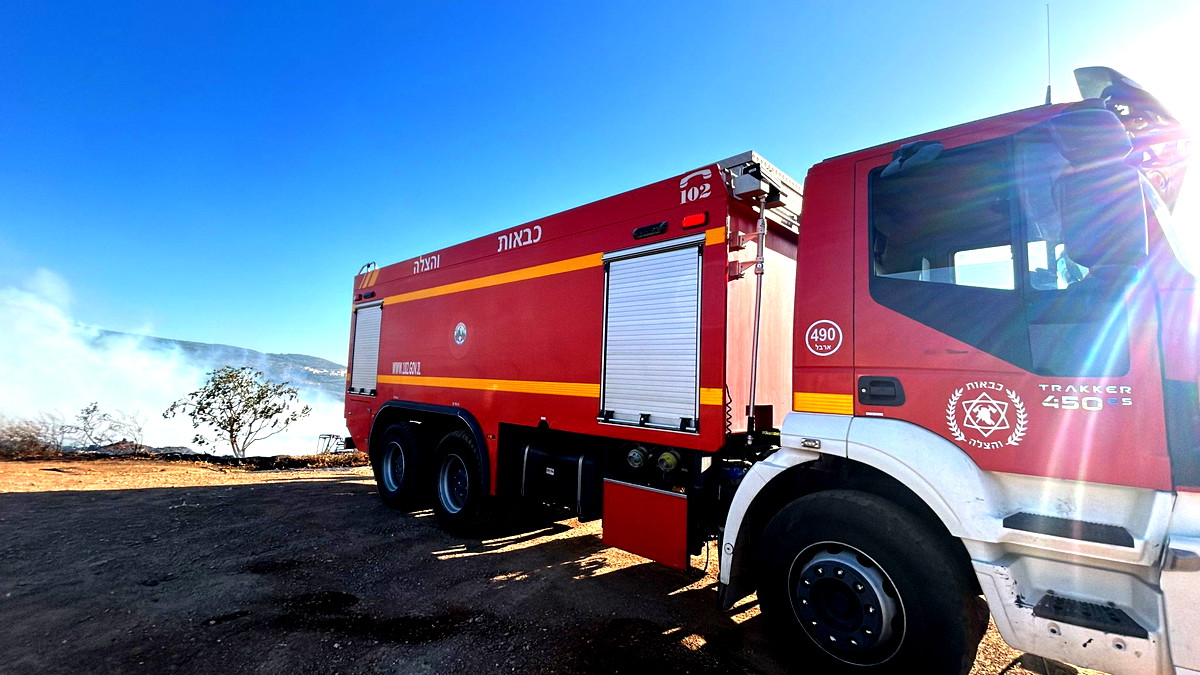 اندلاع حريق كبير في منطقة مفتوحة قرب المغار... 7 طواقم اطفاء تعمل على اخماده