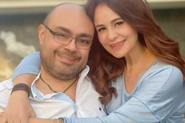 الفنانة اللّبنانية كارول سماحة تنعى بوفاة زوجها المصري وليد مصطفى بعد صراع مع المرض