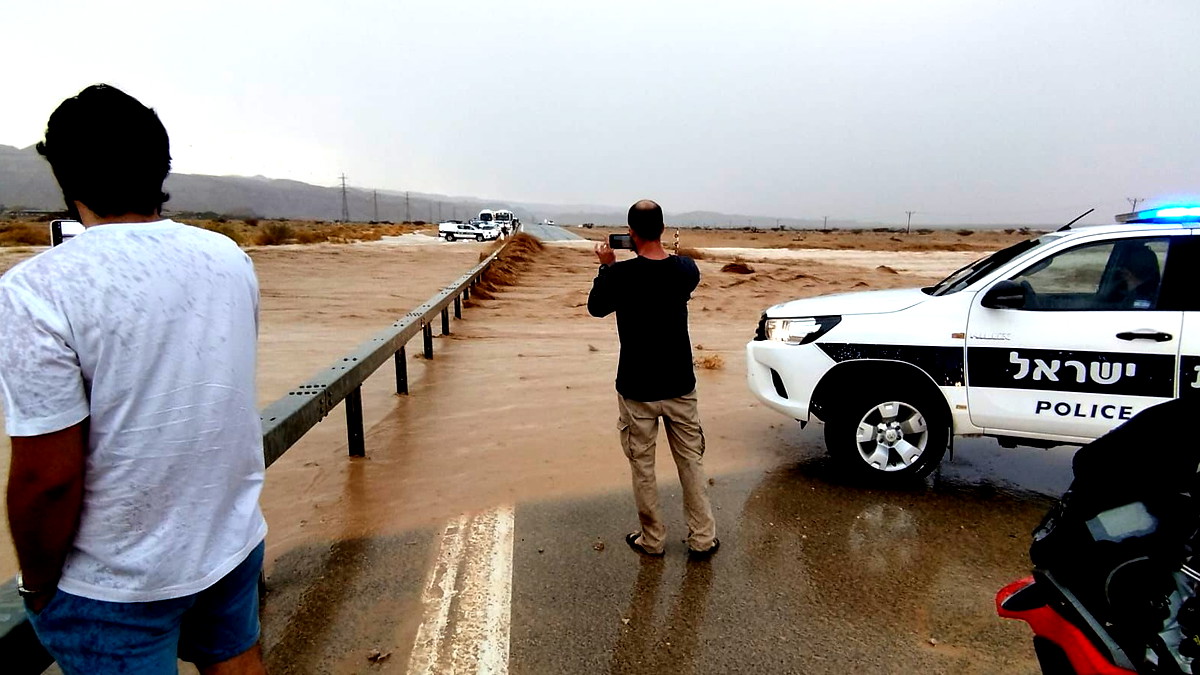 اغلاق مداخل ومخارج ايلات وشارع 90 بعد فيضانات بالمنطقة