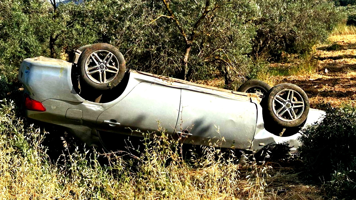  إصابة شاب بجروح متوسطة إثر انقلاب سيارة بين دبورية-إكسال