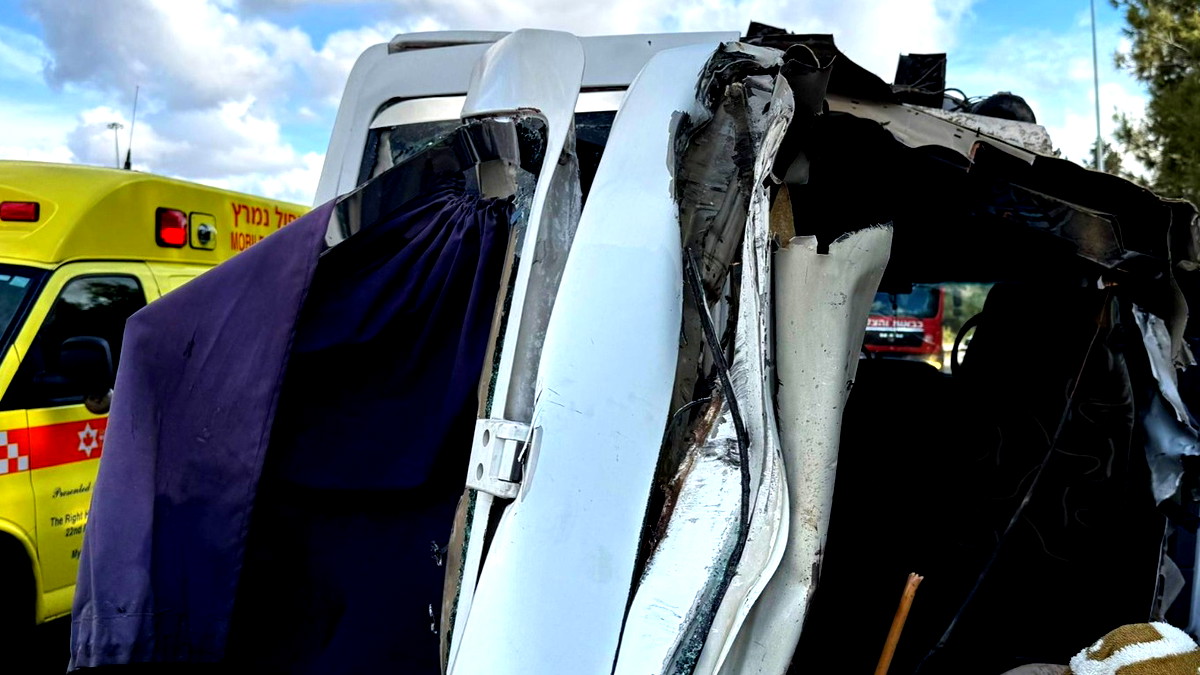 وادي عارة: مصرع فلسطيني وإصابة آخرين بحادث بين شاحنة وحافلة على طريق 6