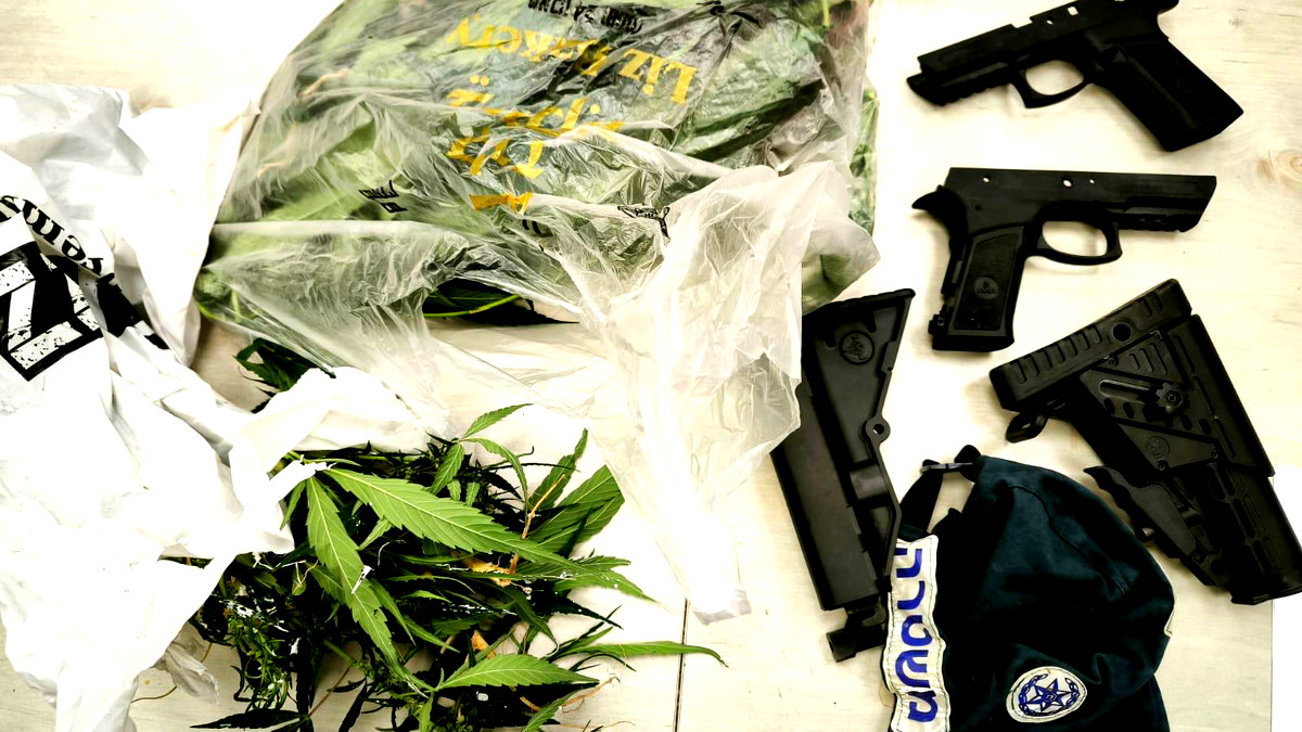 بعد نشاط للشرطة: اعتقال شابَيْن من اللد بشبهة حيازة سلاح وذخيرة وكمية من المخدّرات الخطيرة