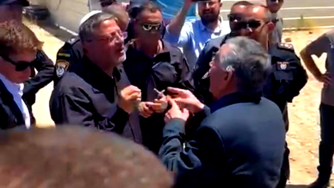 حملة واسعة في الجنوب| المتطرّف إيتمار بن غفير يصل إلى مدينة رهط برفقة 1000 شرطي... مواجهات في المكان