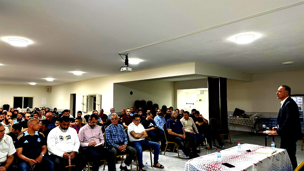 ميزان تواصل برنامجها التوعوي بمحاضرة قانونية في مدينة عرابة