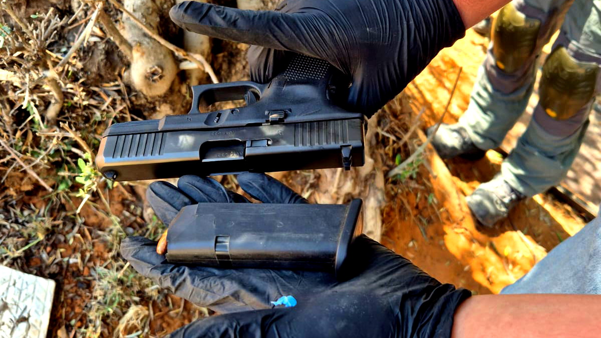 حملة أمنية في الرملة ضد الجريمة والعنف في المجتمع العربي: العثور على مسدس "غلوك" واعتقال شاب (22 عامًا) من المدينة