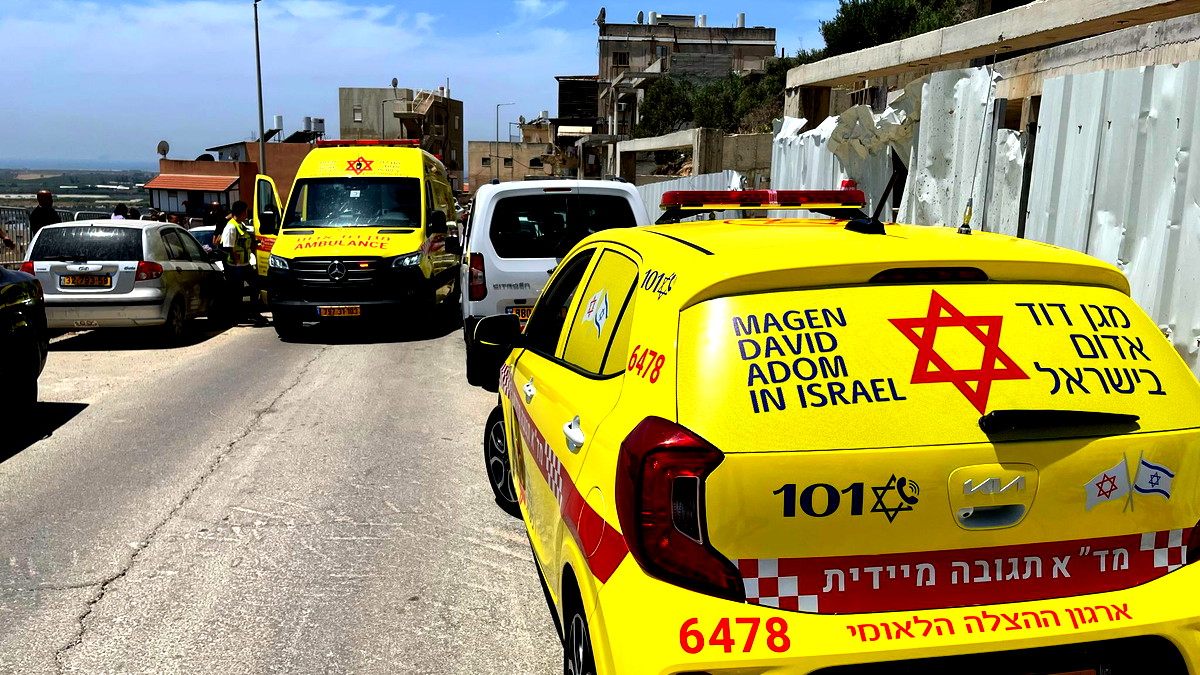 الفريديس: إصابة سائق سكوتر كهربائي (15 عامًا) بجراح خطيرة إثر اصطدامه في مركبة