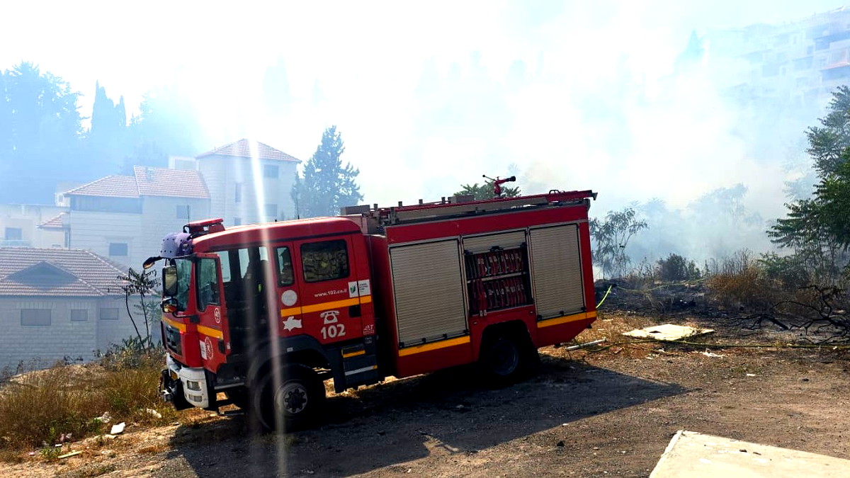 الناصرة: طائرات تعمل على اخماد حريق بحي المطران