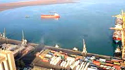 الطيران الحربي الإسرائيلي يشن غارات عنيفة على الموانئ البحرية باليمن